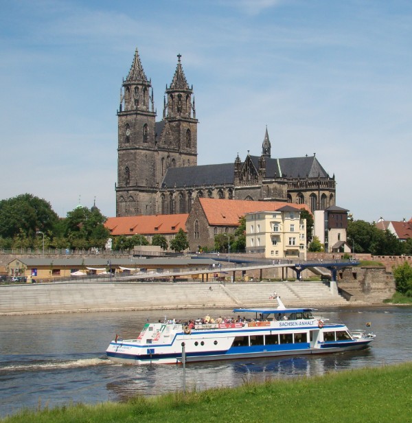 Dom in Magdeburg liegt direkt an der Elbe